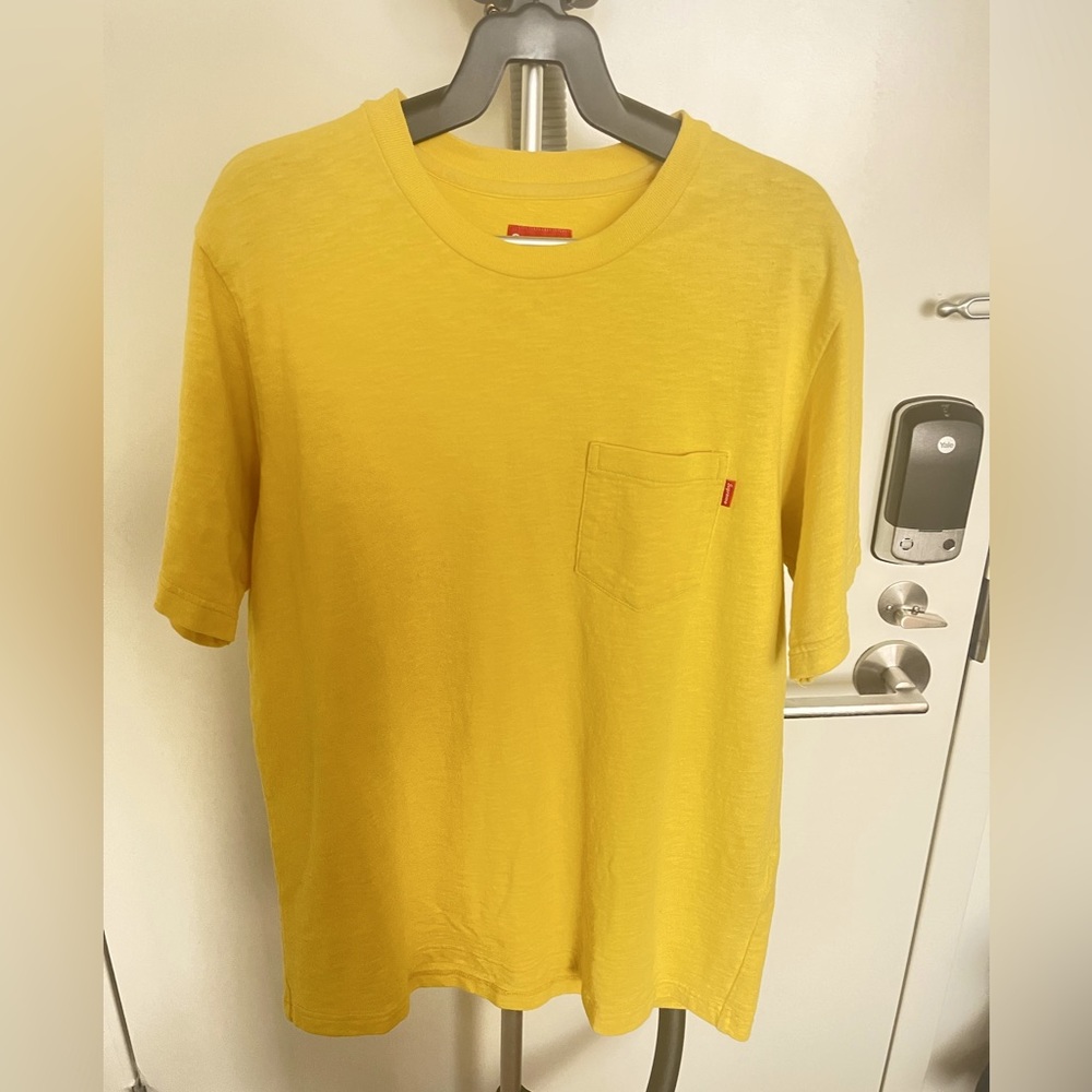 supreme tee size M